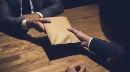 Павлодарда ҚТЖ-ның екі басшысы пара бопсалағаны үшін 7 жылға сотталды