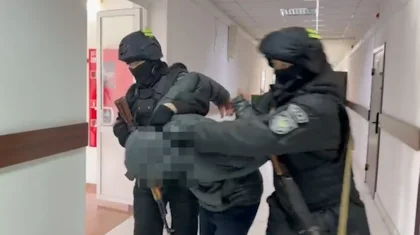 Шымкентте жол үстіндегі төбелес: 40 жастағы ер адамды пышақтап өлтірген 4 күдікті ұсталды (ВИДЕО)