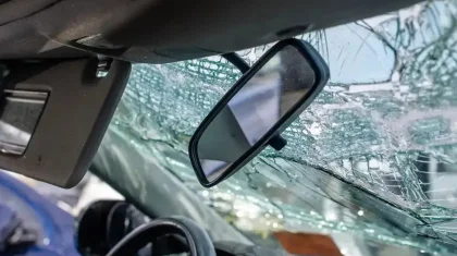 Алматыда үш көлік соқтығысып, бірнеше адам зардап шекті (ВИДЕО)