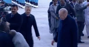 Ердоғанның алдына барған шетелдік президент құлап түскен (ВИДЕО)