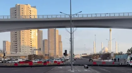 Астанада қыстың қақ ортасында Тәуелсіздік даңғылының бір бөлігі жабылып қалды