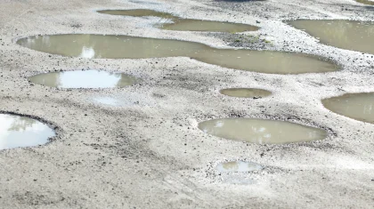 «ҚазАвтоЖол» шұрық-тесік жолдар үшін уақытша ақы алмайтын болды