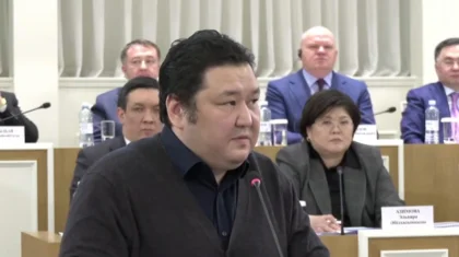 «Күлкіні келтіреді»: саясаттанушы Конституциялық комиссияның жұмысына қатысты айыптауларға жауап берді