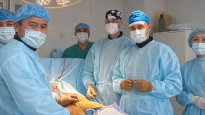 «Биіктен құлап, тірі қалды»: Өскемен дәрігерлері 30 жастағы әйелге бес сағат операция жасаған