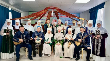 Астанада 80 жастағы әжелер ұлттық аспапта ойнауды үйреніп жүр