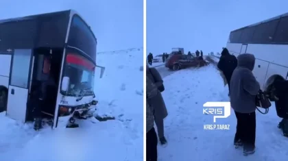 Жамбыл облысында ауа райы бұзылды: жеңіл көлік пен автобус соқтығысып, бір адам қаза тапты (ВИДЕО)