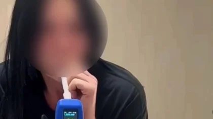 Үржарда жүргізуші куәлігінен айырылған әйел мас күйінде көлік жүргізіп бара жатқан жерінен ұсталды