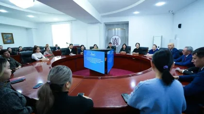 Конституциялық комиссия мүшесі білім саласының мамандарымен кездесті