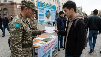 «Қолыңа «ақ билет» алып беремін»: Қорғаныс министрлігі әскерден қашып жүрген жігіттерге ескерту жасады