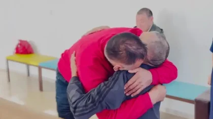 «Інімді ешқашан тастамаймын»: Батыс Қазақстанда 54 жыл бұрын әртүрлі жетімдер үйіне кеткен төрт бауыр қауышты (ВИДЕО)