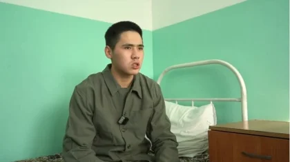 Қорғаныс министрлігі әскери бөлімде жақ сүйегі сынған сарбаздың ауруханадағы видеосын таратты