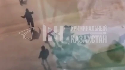 Қызылордада бір топ жасөспірім жас жігітті аяусыз ұрып кетті (ВИДЕО)