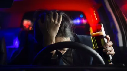 Семейде мас күйінде рульге отырған әйел адам ұсталды (ВИДЕО)