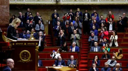 Франция үкіметі бір күнде екі рет сенімсіздік вотумын алды