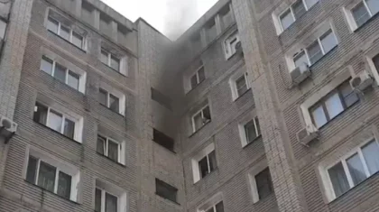 ШҚО-да көпқабатты үйден өрт шығып, 7 адам тірідей жанып кете жаздады (ВИДЕО)
