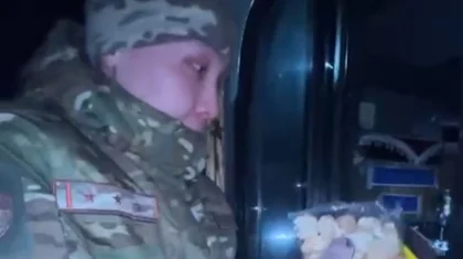 Қазақстандық құтқарушылар жолда қалған шетел азаматтарына тегін ас таратты (ВИДЕО)