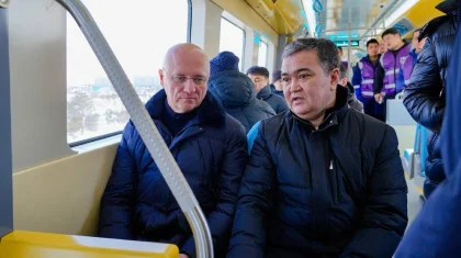 Роман Скляр мен Жеңіс Қасымбек ЛРТ-ға мініп, Астананы аралады