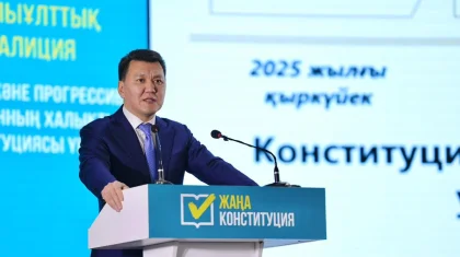 Ұлы Абай өлкесіндегі ашық әңгіме: Ерлан Қарин Мемлекет басшысы неге Тәуелсіздік пен Егемендік сөздерін бас әріппен жазатынын түсіндірді