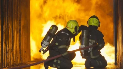 Қарағандыда бесінші қабаттағы пәтер өртеніп, 20 адам апат баспалдақпен құтқарылды