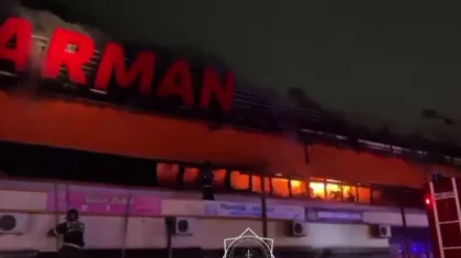 Семейдегі сауда орталығында алапат өрт: шатыр опырылып, ғимаратты жалын шарпыды