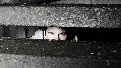 «Аңдып, терезесінен сығалаған»: Атырау облысының тұрғыны «сталкинг» үшін істі болды