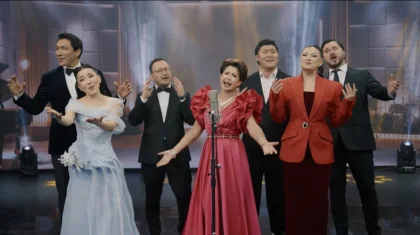 Эстрада жұлдыздары «Халықтың Ата Заңы» халық әнұранын орындады