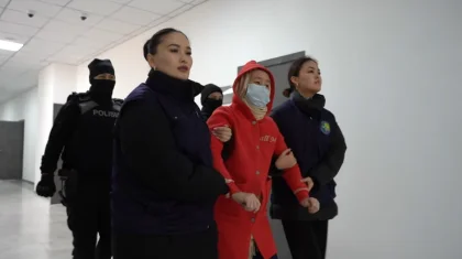 Атырауда экс-күйеуі отбасын түгел өлтірген Ақбаян Мұқанғалиева жындыханаға түсті (ВИДЕО)