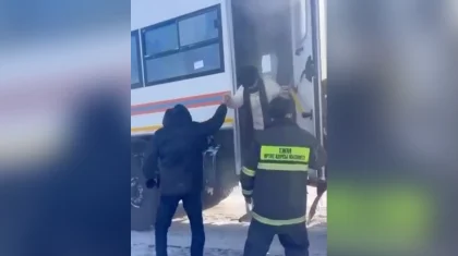 Құтқарушылар қатты боран мен аяз кезінде 17 адамды Астанаға аман-есен жеткізді (ВИДЕО)