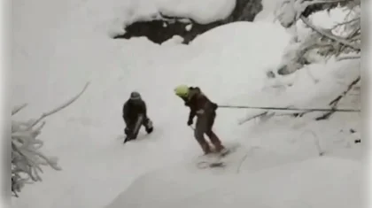 «Шымбұлақта» түнгі уақытта серуендеп жүрген шетел азаматы жыраға құлап кетті (ВИДЕО)