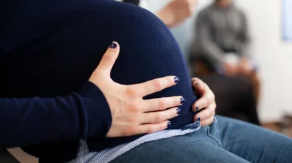 Ақмола облысында айы-күні жетіп, толғағы қысқан әйел ақтүтек боранда тасжолда тұрып қалды