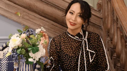 «Қолым дірілдеп тұр»: Айгүл Иманбаева ұшақта қиын жағдайға тап болды (ВИДЕО)