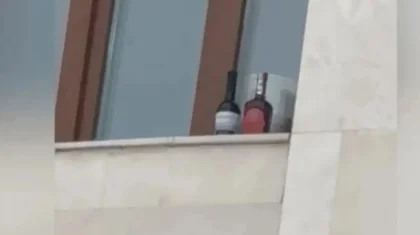 Семейдегі прокуратура кабинетінің терезесіндегі бөтелкелер: қызметкерлер қалай жазаланды