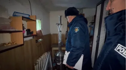 Екібастұз тұрғыны үйінде арақ-шарап өндіріп, оны қымбат брендті ішімдік ретінде сатып отырған (ВИДЕО)