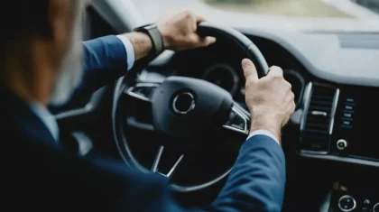 Алматыда автосалон қызметкерлерінің көз алдында су жаңа көлікті ұрлап әкетті