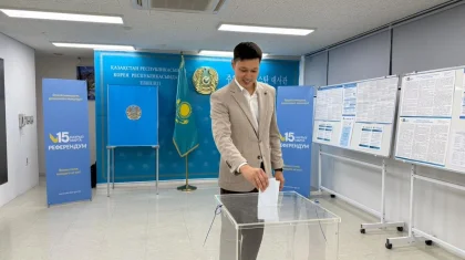 Сеулде референдум учаскесінде дауыс беру басталды
