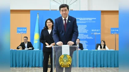 Ерлан Қошанов жаңа Конституцияға байланысты референдумда дауыс берді