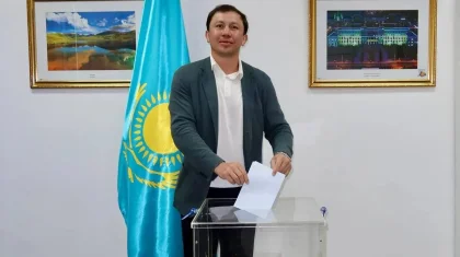 Геннадий Головкин Бангкокте жаңа Конституция бойынша референдумда дауыс берді