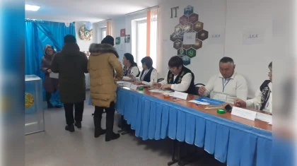 «Учаске ашыла сала дауыс беруге келгендер бар»: Абай облысында дауыс беру қалай өтіп жатыр