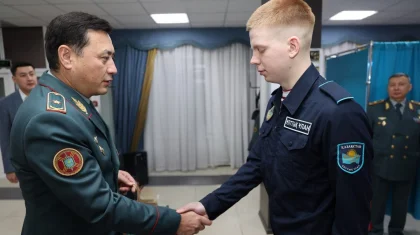 Референдум мен 18 жасы қатар келді: Ұлттық ұланның сарбазы өмірінде алғаш рет дауыс берді