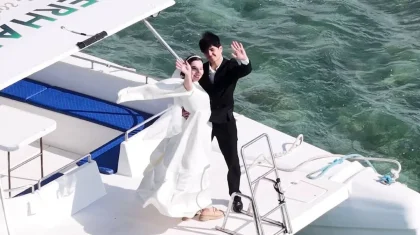 Каспий теңізіндегі love story: Маңғыстауда жас жұбайлар референдумға катермен келді