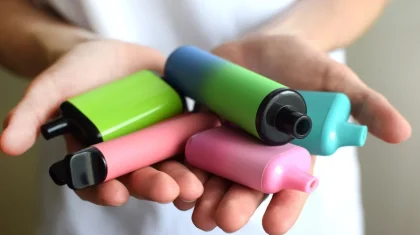 Шымкентте мессенджер арқылы вейп сатып жүргендер ұсталды