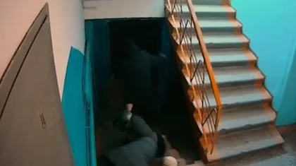 «Сатыдан сүйреп, дорбасын тартып ала жаздаған»: Павлодарда зейнеткерге шабуыл жасаған ер адам ұсталды (ВИДЕО)