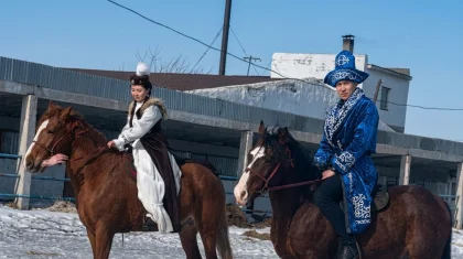 «Жетсе, бетінен сүйеді»: Ақмолада түрме қызметкерлері «қыз қуу» ойнап, көңіл көтерген (ФОТО)