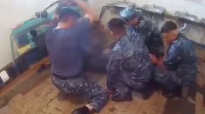 Атбасардағы ауыр іс: азаптау фактісі бойынша алқабилер ақтап алған түрменің 12 қызметкері қайта сотталатын болды