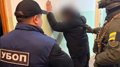 ШҚО-да колледж студенті қатарластарын бопсалап, ақшалары мен телефондарын тартып алған (ВИДЕО)