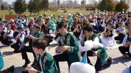 Тарихи сәт: жарты миллион бала бір мезгілде күй орындады