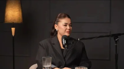 «Алла адамға сынақ қана емес, сыйлық та береді»: Құрбысы көлік сыйлаған Мөлдір Мұқанова жылап қалды (ВИДЕО)