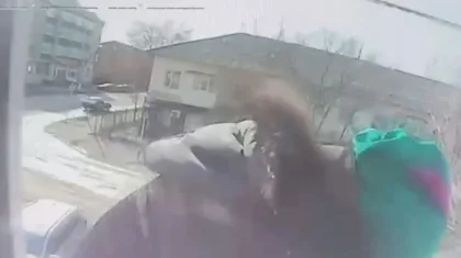 Ақтөбеде зейнеткер әйел 2-қабаттан секірмек болды: оқиғаның видеосы жарияланды