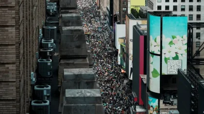 АҚШ-та 8 млн адам жаппай наразылық шеруіне шықты