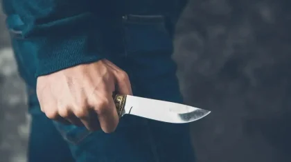 Атырауда такси жүргізушісі жолаушыға пышақпен шабуыл жасаған